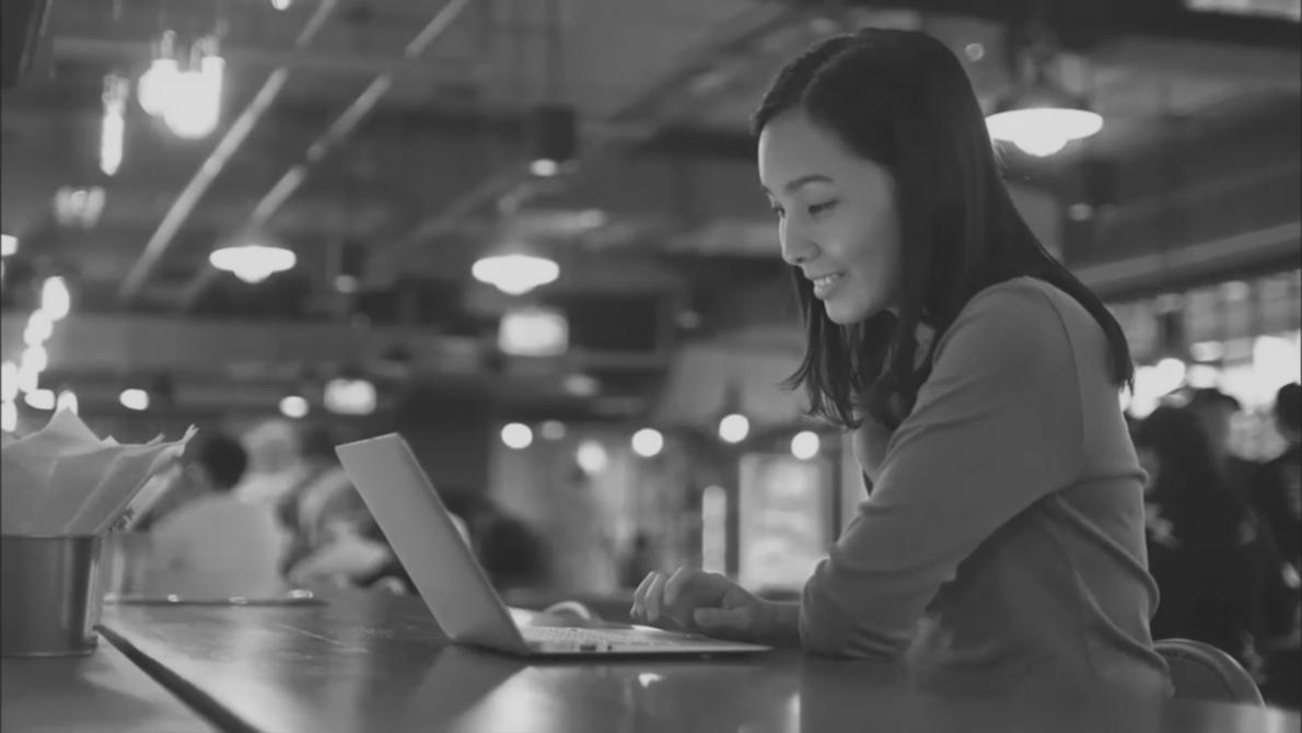 Учасники майстер-класу працюють над кейсами з цифрового маркетингу